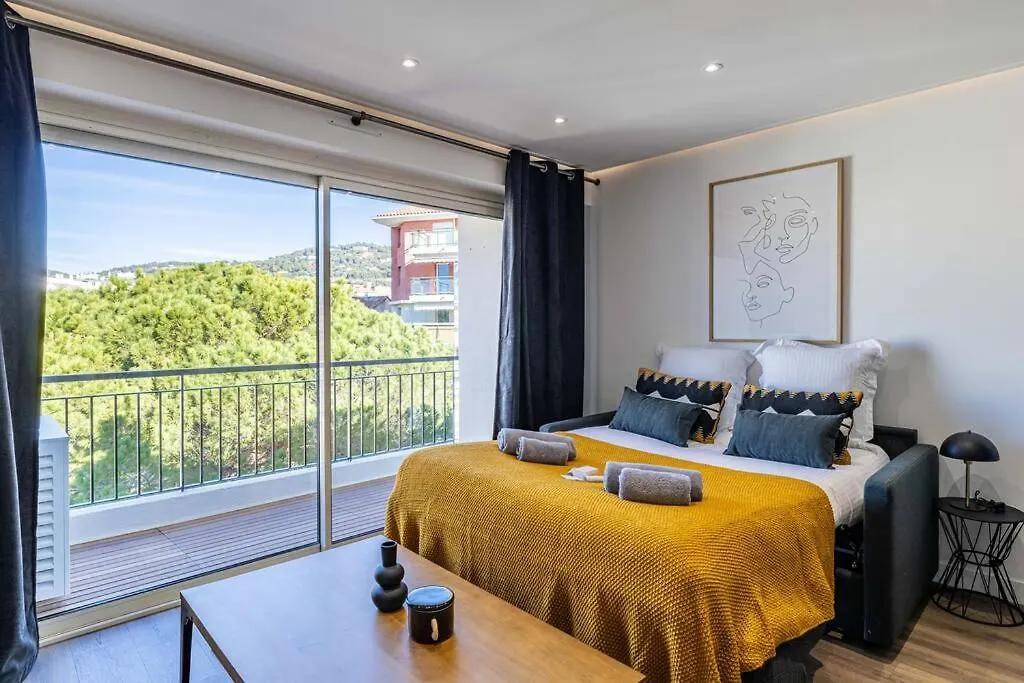 8 Merle - Beau Studio Au Centre De Cannes Avec Balcon !