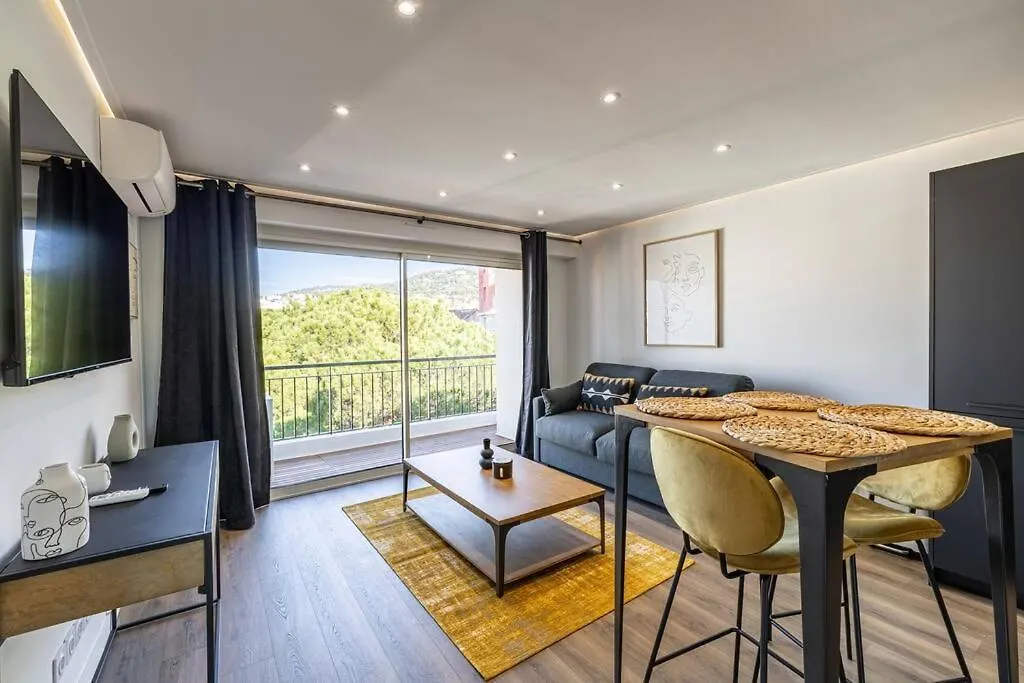 8 Merle - Beau Studio Au Centre De Cannes Avec Balcon ! 0*,  France