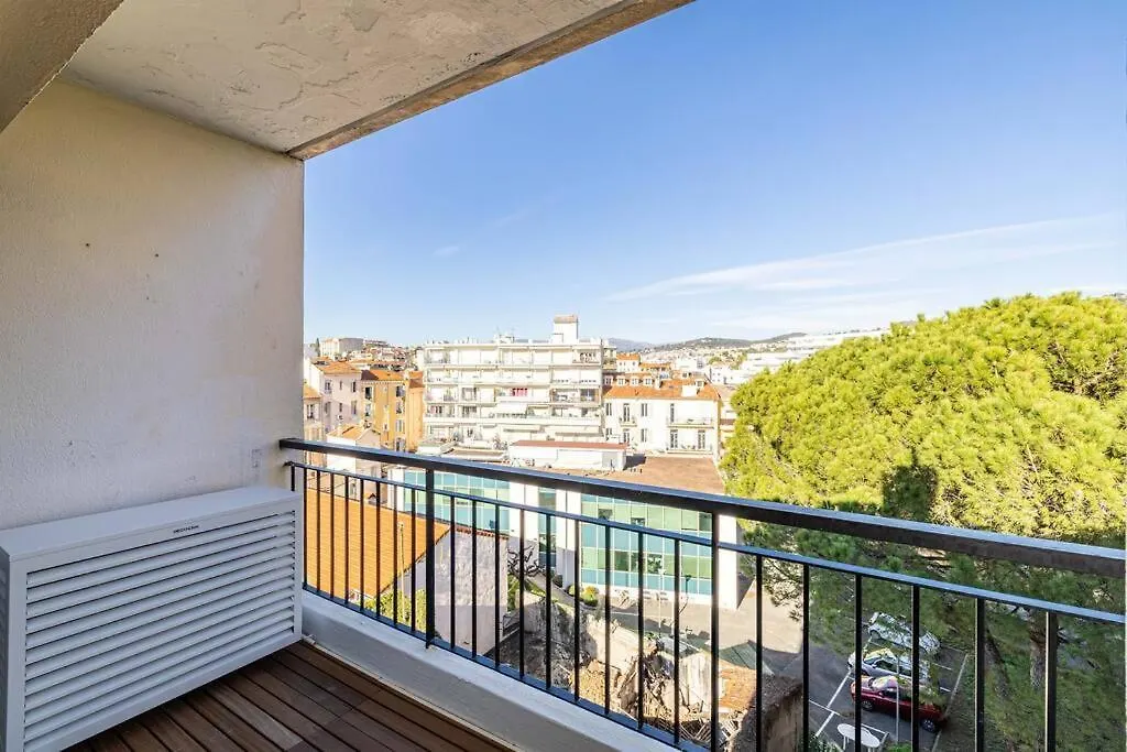 8 Merle - Beau Studio Au Centre De Cannes Avec Balcon ! 0*,  France